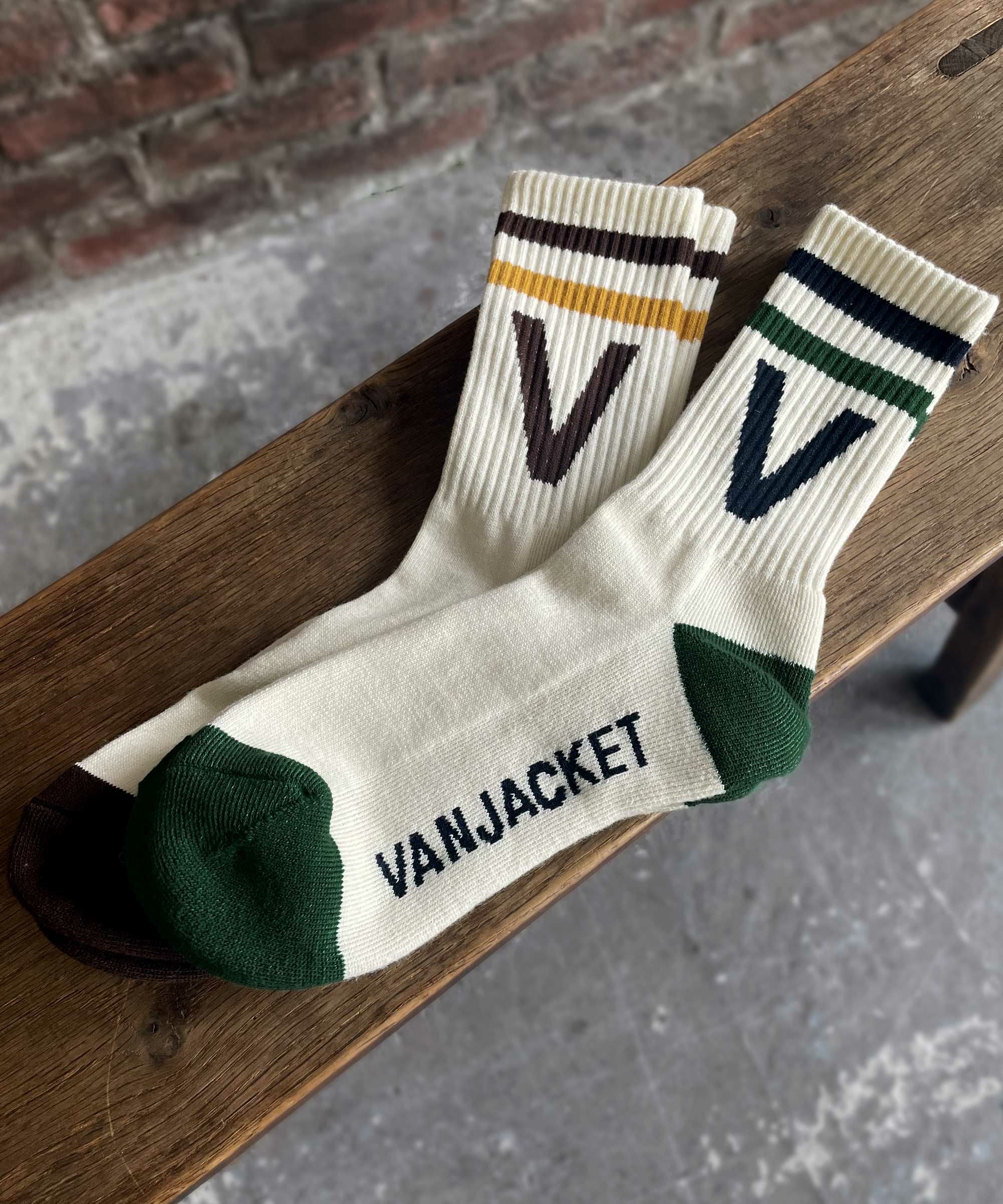 VANは青春だった!!　 VAN ケース アイボリー　靴下3点 Vault by Vans AMZN TRL V3 LX by Taka Hayashi | Hypebeast